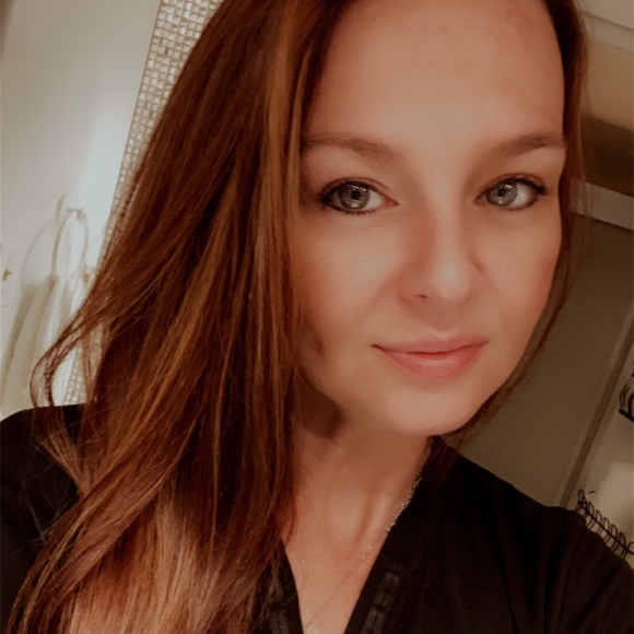 Meet your Posher, Leah - Picture 2 of 3